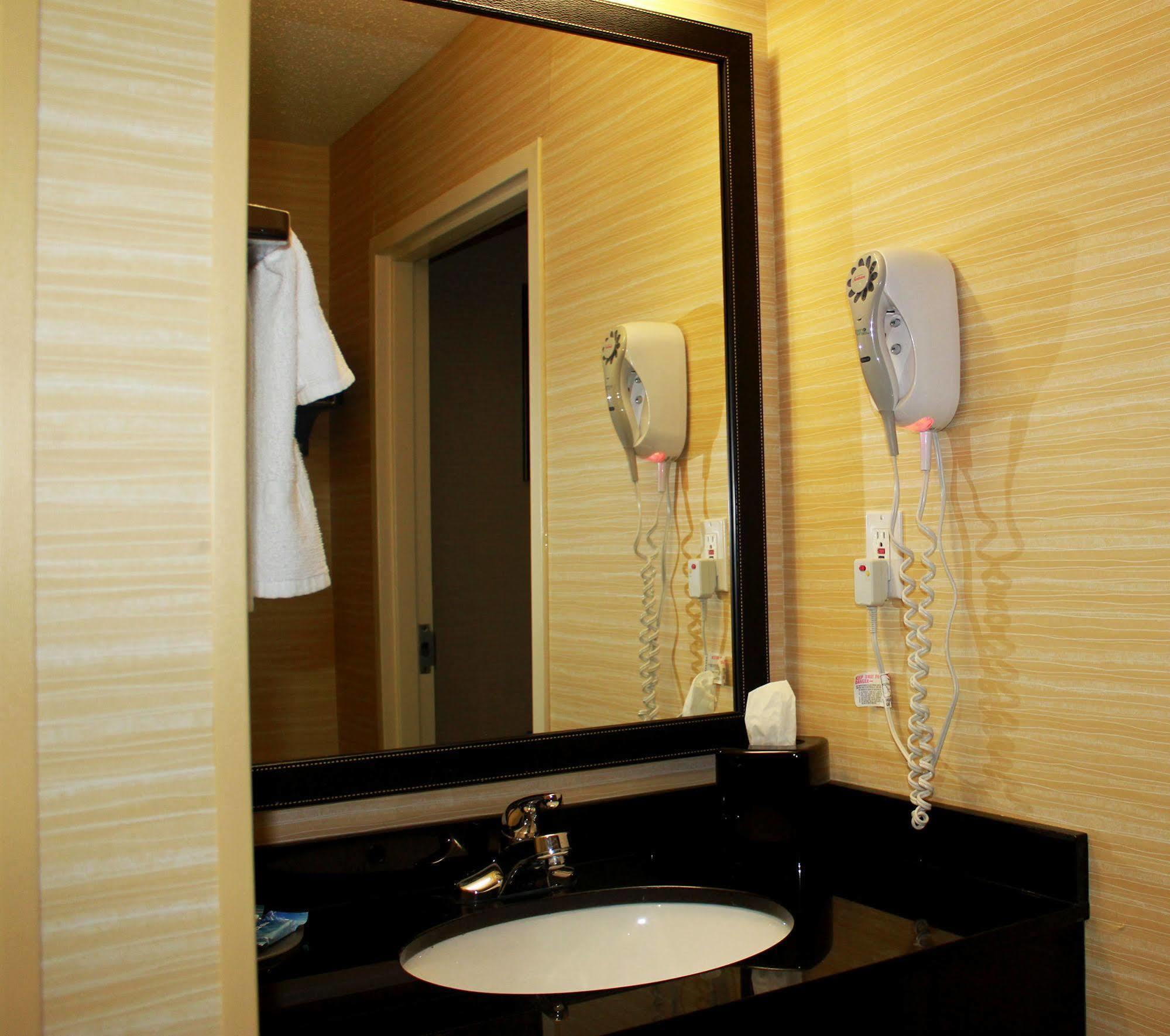 Fairfield Inn & Suites Detroit Farmington Hills Exterior photo