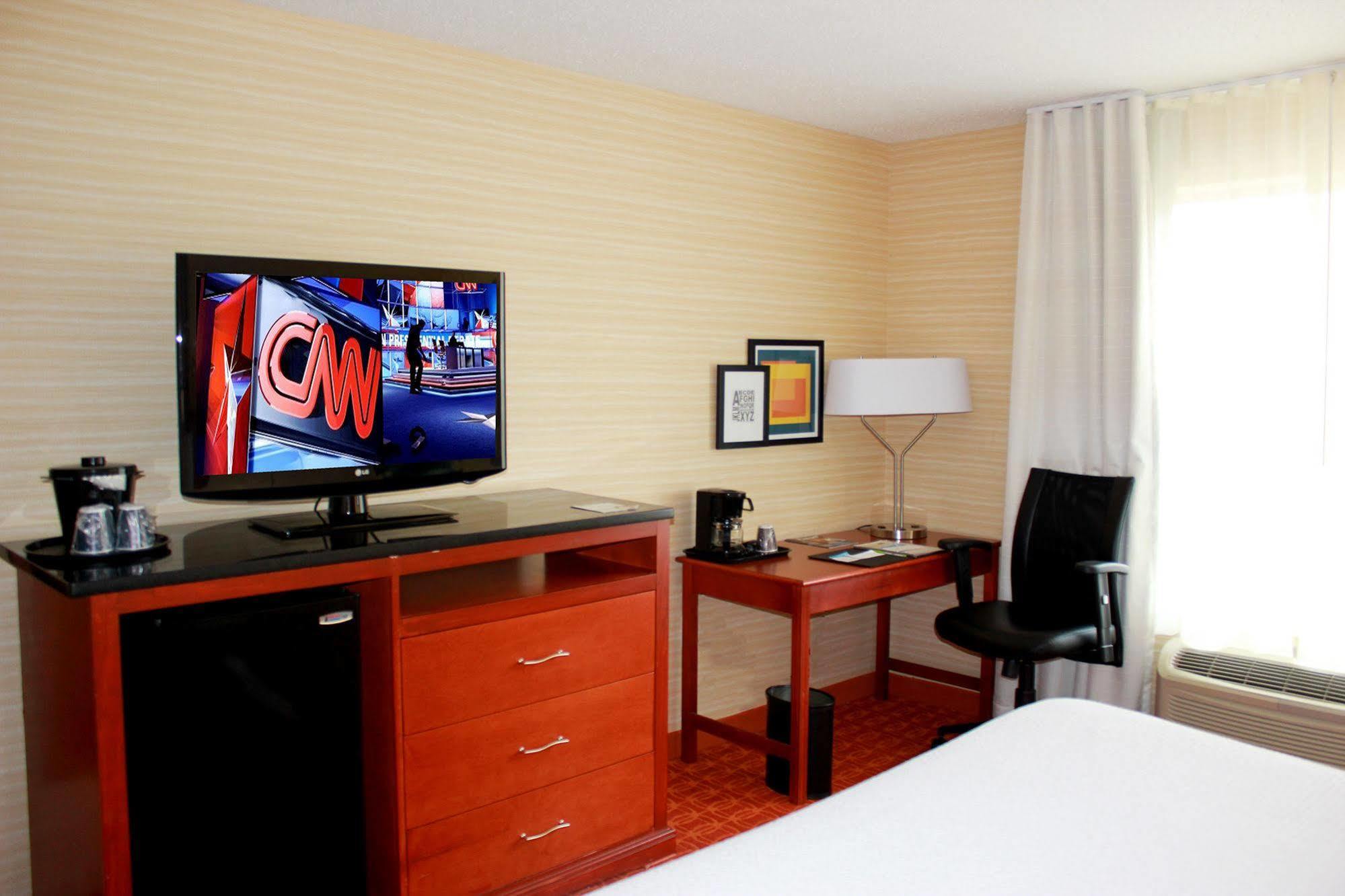 Fairfield Inn & Suites Detroit Farmington Hills Exterior photo