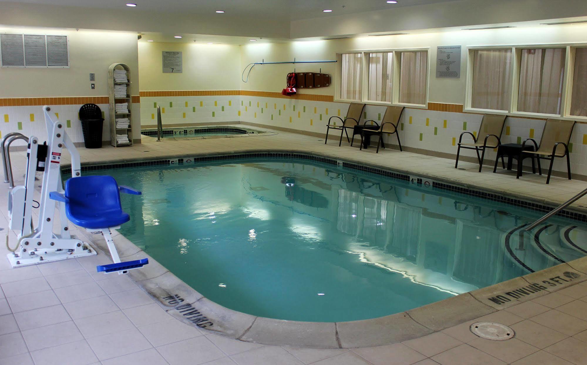 Fairfield Inn & Suites Detroit Farmington Hills Exterior photo